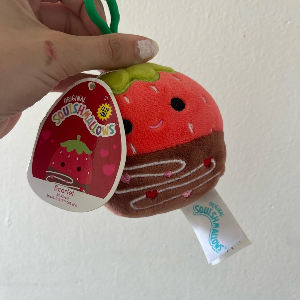 Squishmallows Scarlet Strawberry Plush clip - Red and Brown